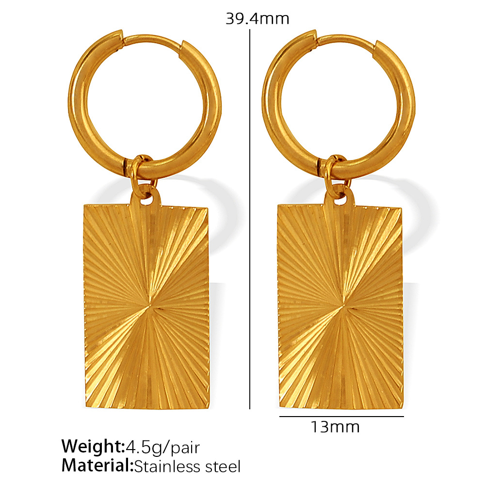 5:EH439 gold earrings