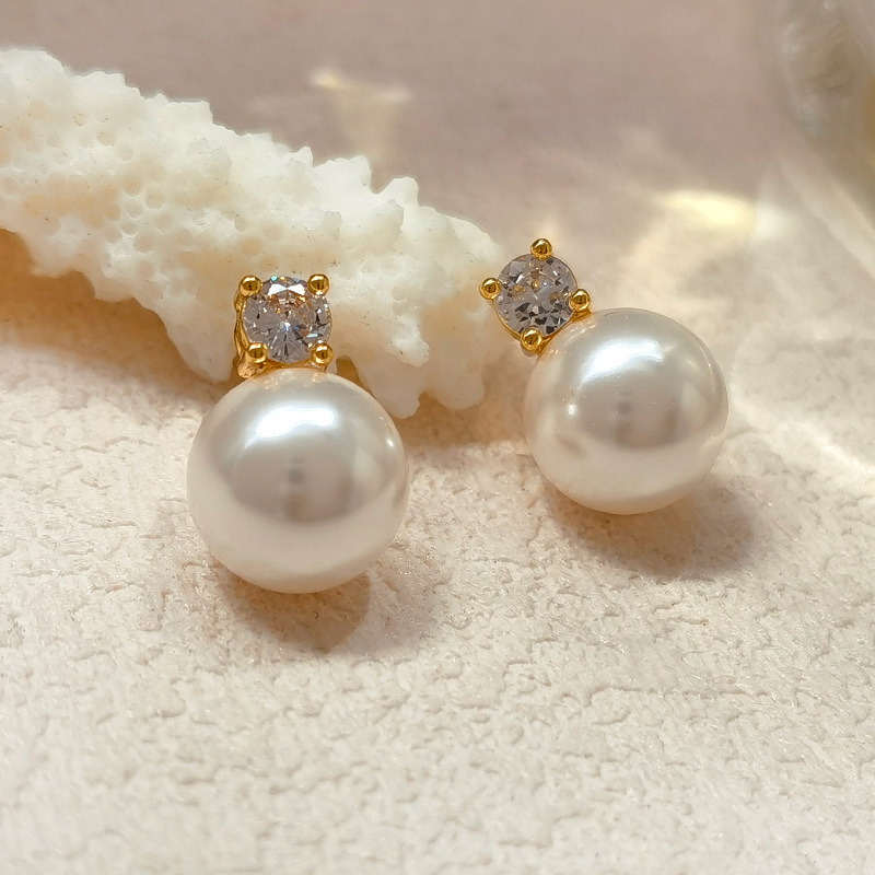 2:White Pearl Four Claw Zircon Earrings