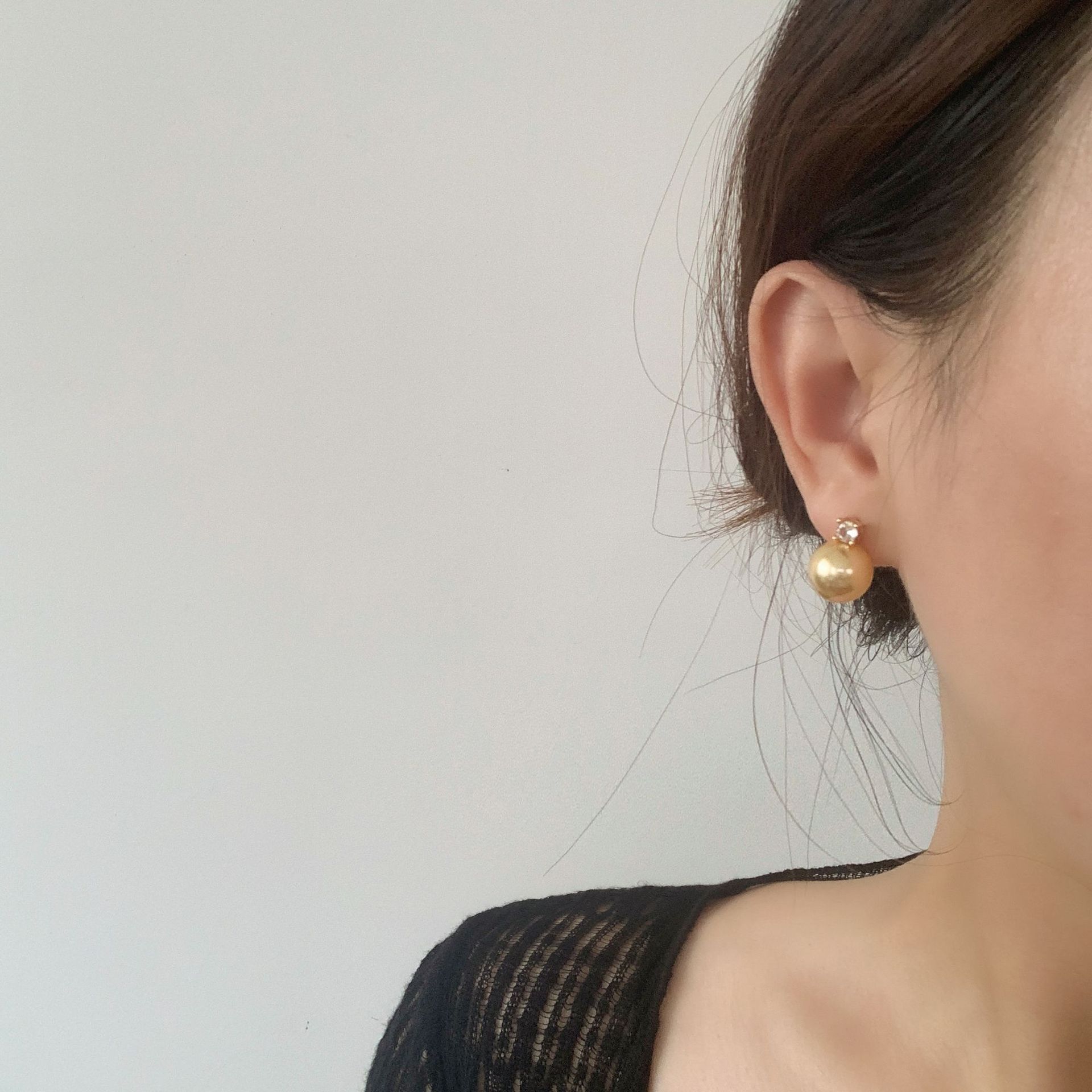 3:Golden Pearl Four Claw Zircon Earrings