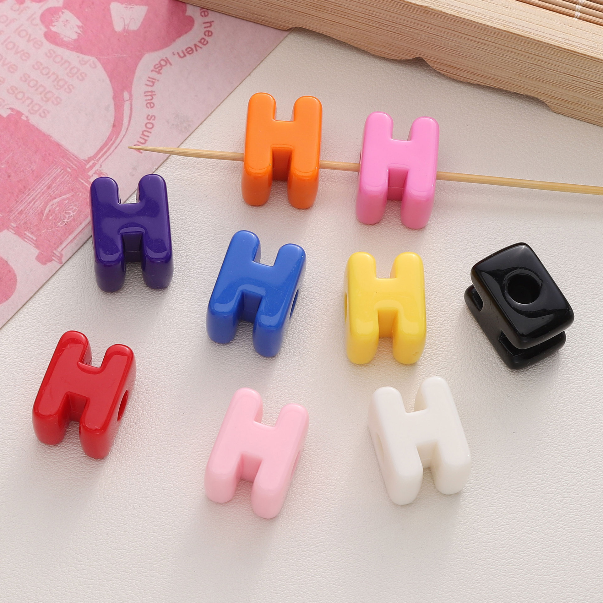 H 10/bag Random color