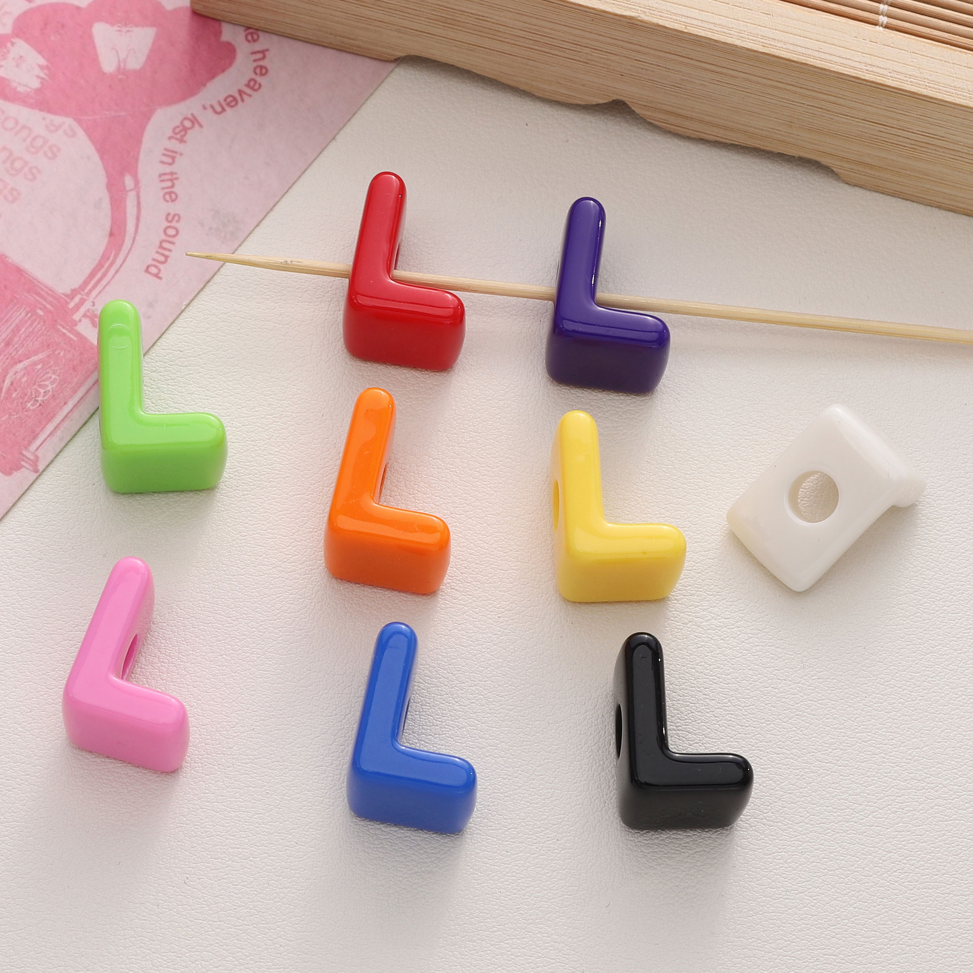 L 10/bag Random color