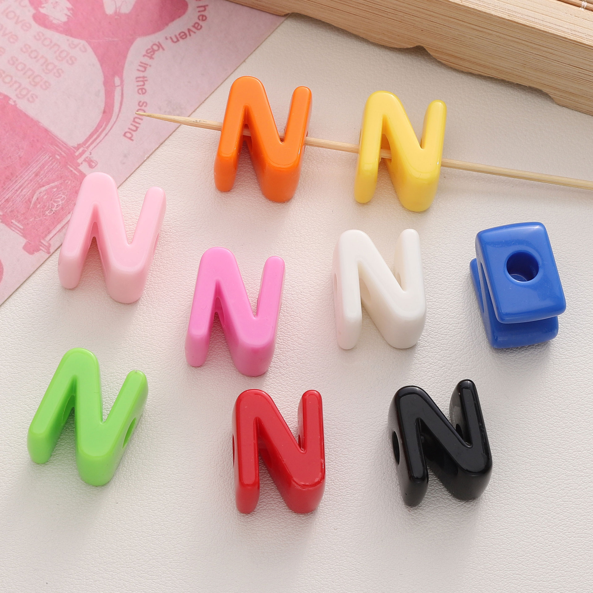 N 10/bag Random color