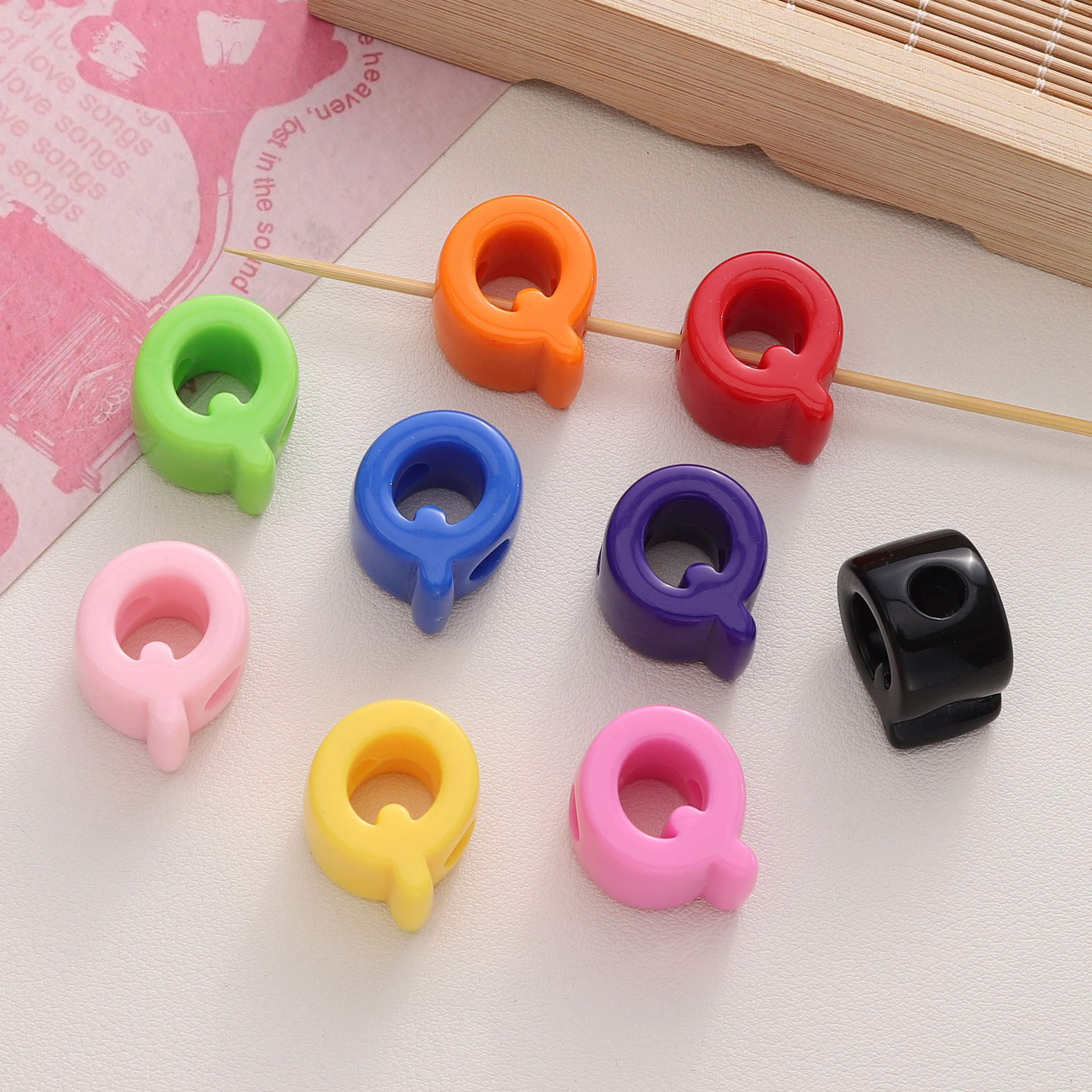 Q 10/bag Random color