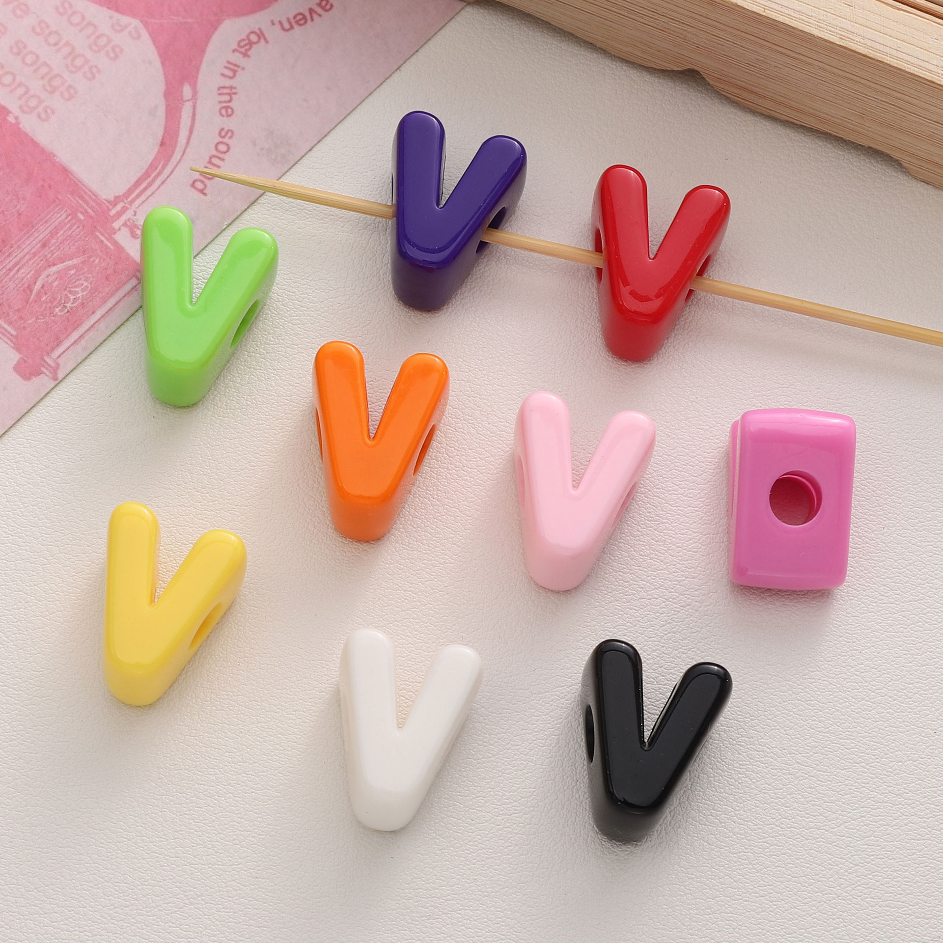 V 10/bag Random color