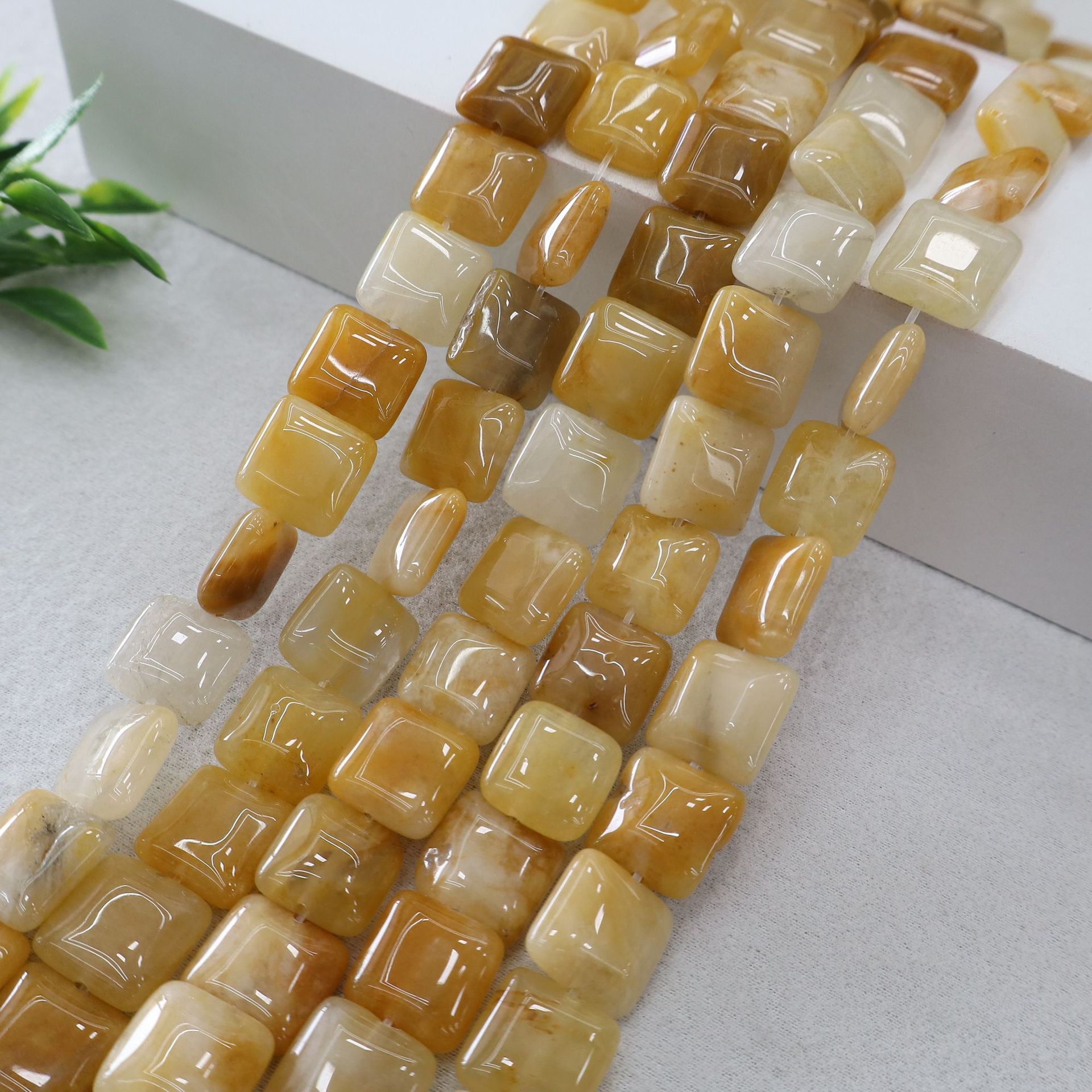 Yellow jade 8mm(about 50 pieces)