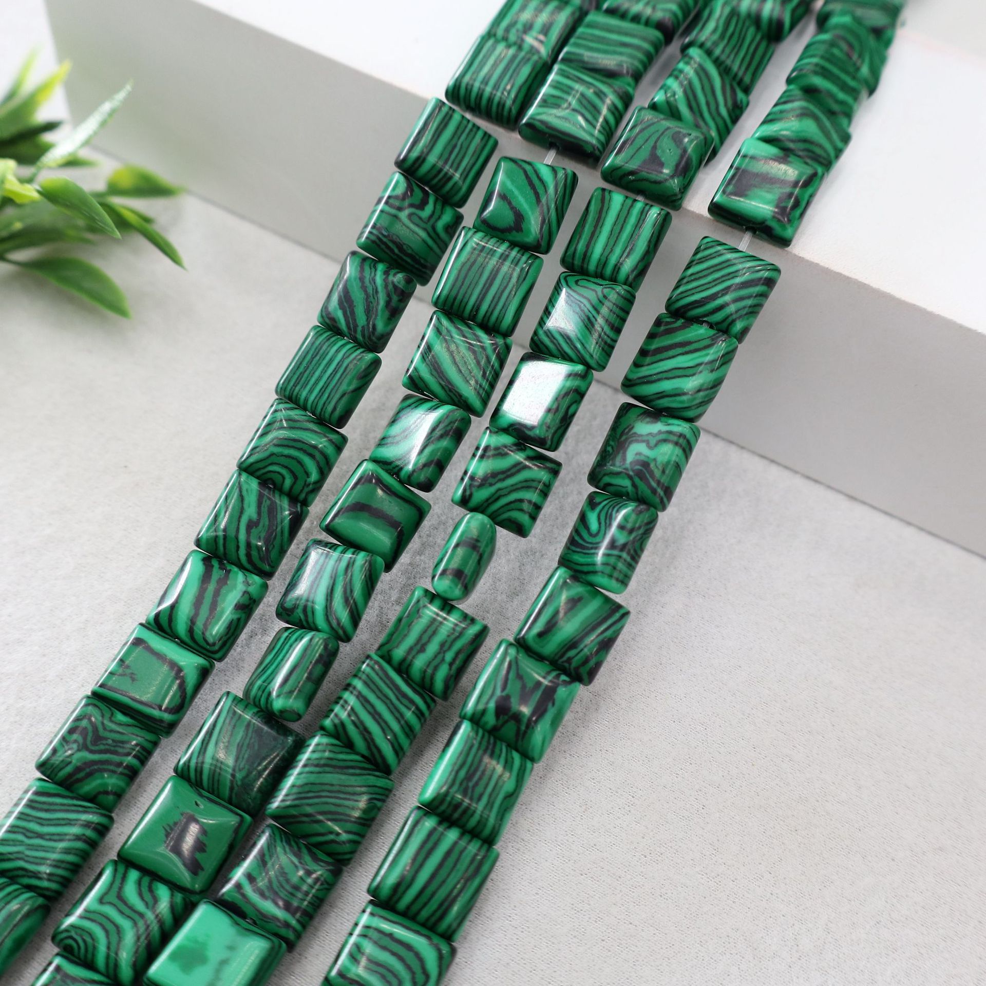 Synthetic malachite 12mm(about 33 pieces)