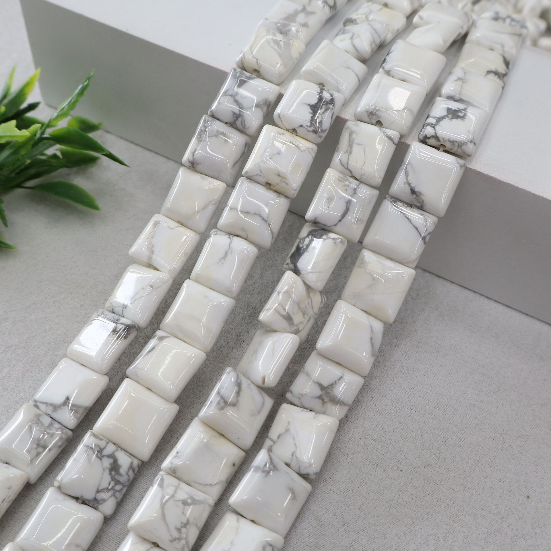 White turquoise 12mm(about 33 pieces)