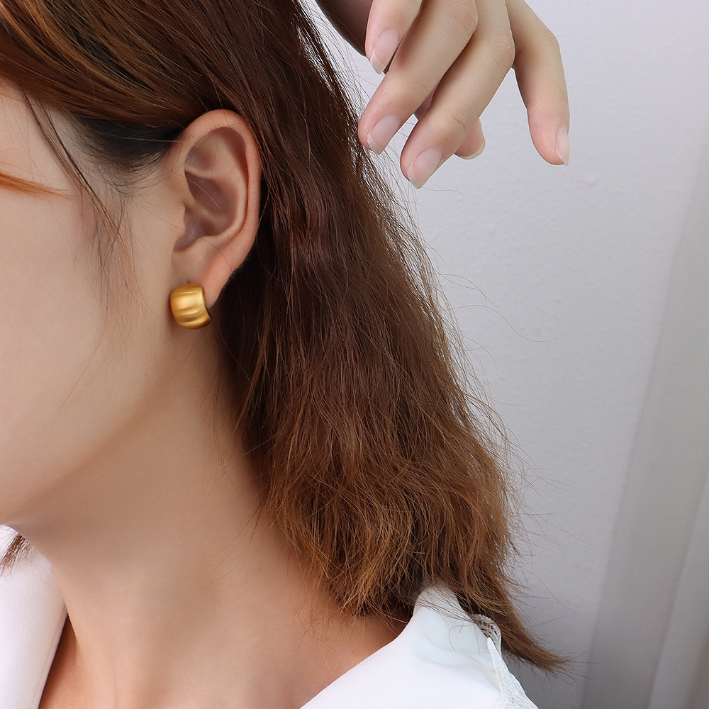 1:F182-gold frosted earrings