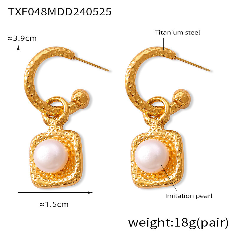 8:Golden freshwater pearl earrings