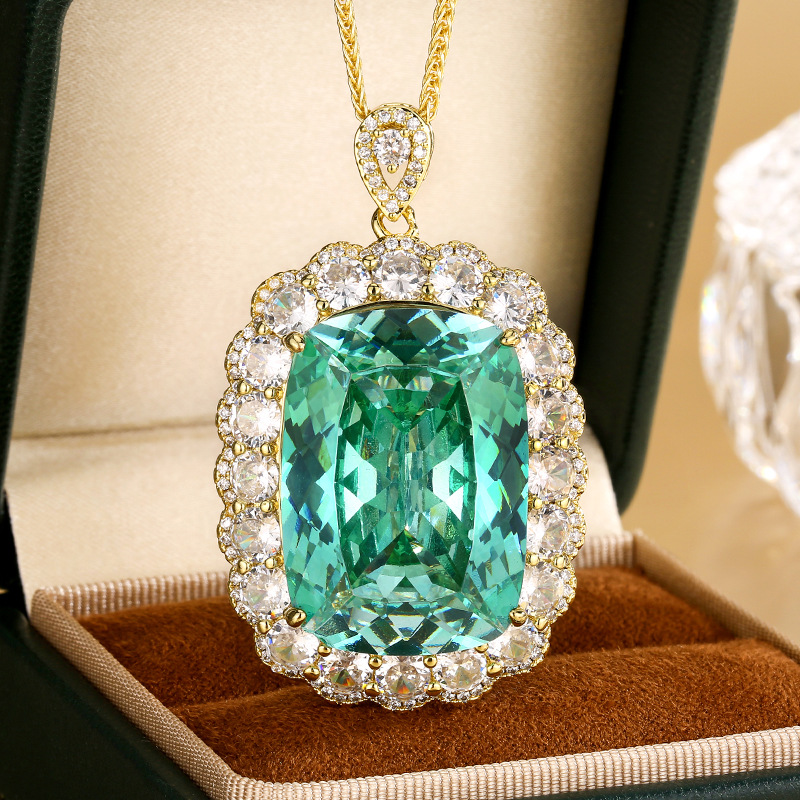 2:Yellow gold pala green pendant with chopard chain
