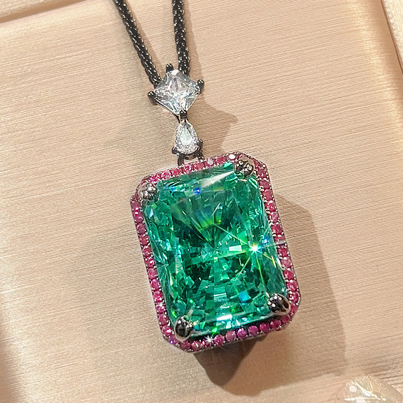 2:Black gold para green pendant with chopard chain