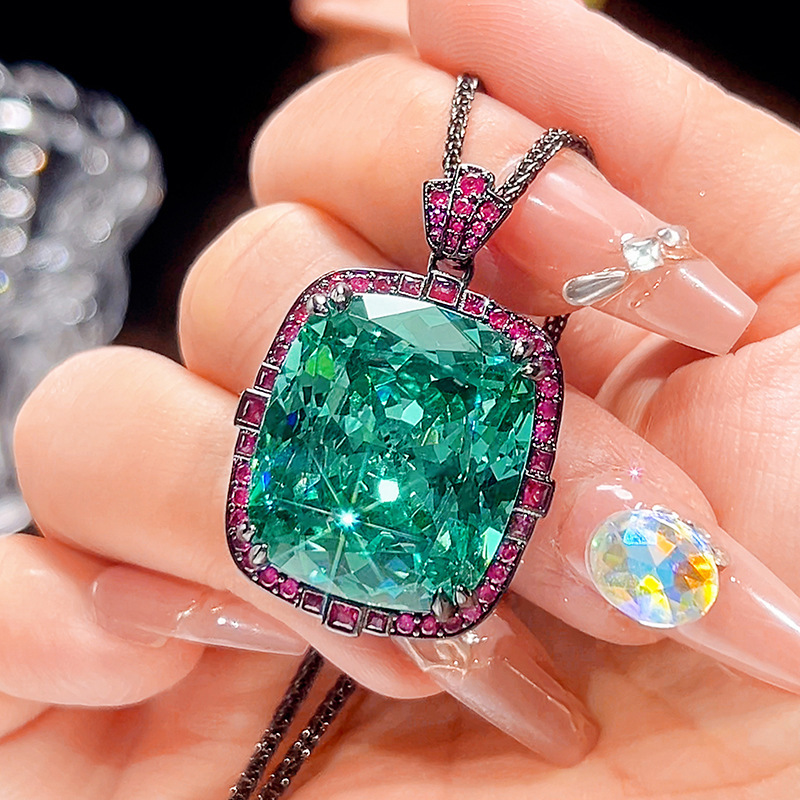 Black gold Para green pendant with Chopin chain