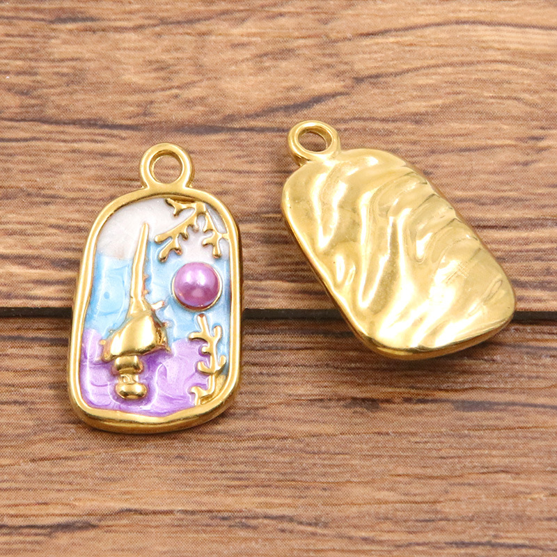 Long conch dotted with purple pearls 13X22mm