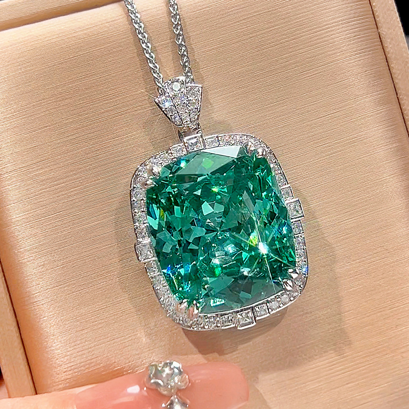 1:White gold para green pendant with chopard chain