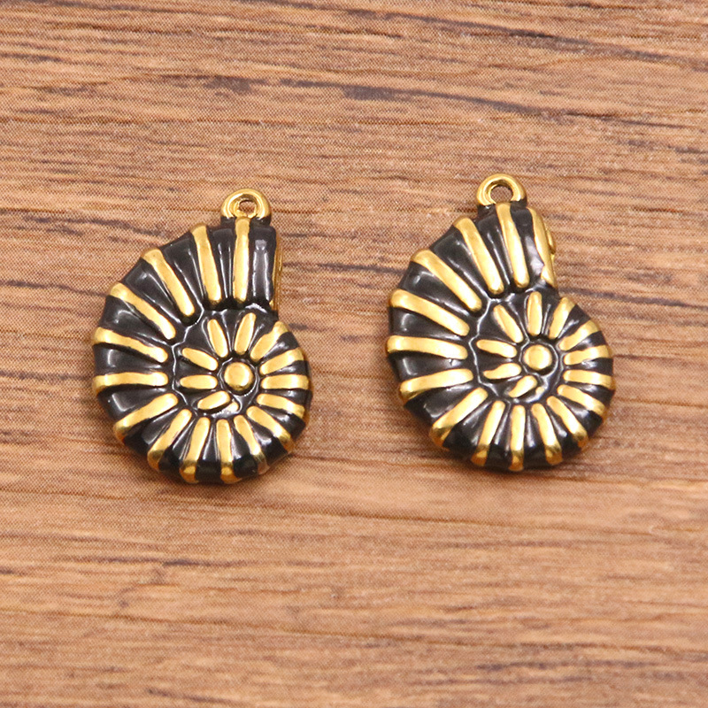 1:Black conch 13X19mm