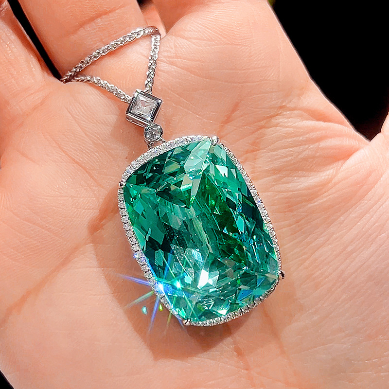 Platinum Para green pendant with Chopin chain