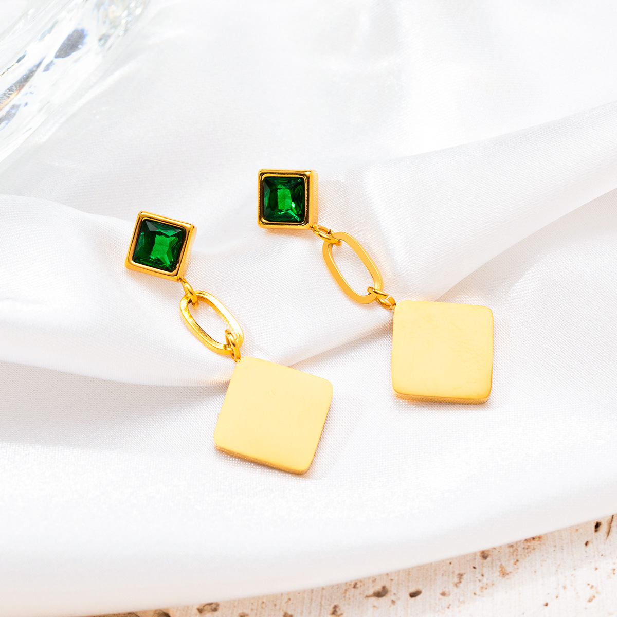 Emerald rhombus earrings