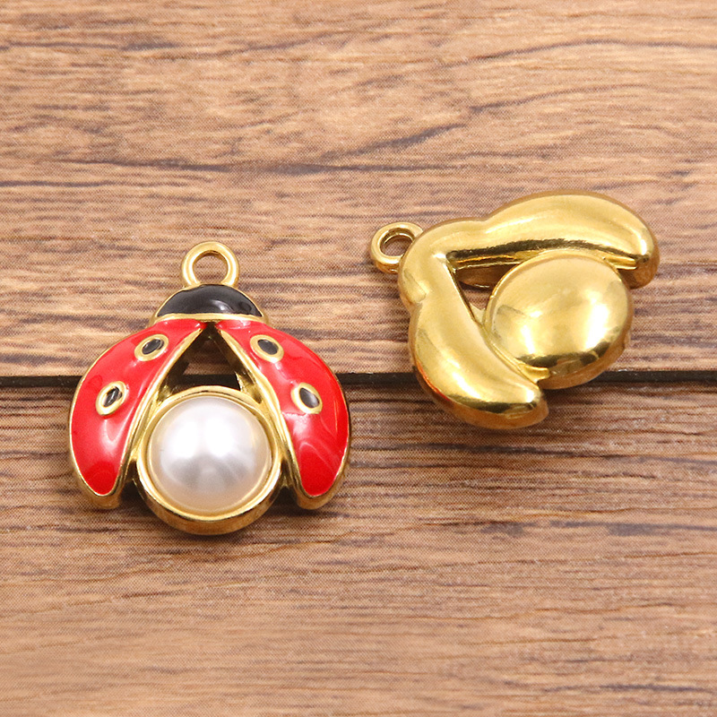 3:The Beetle measures 18X20mm