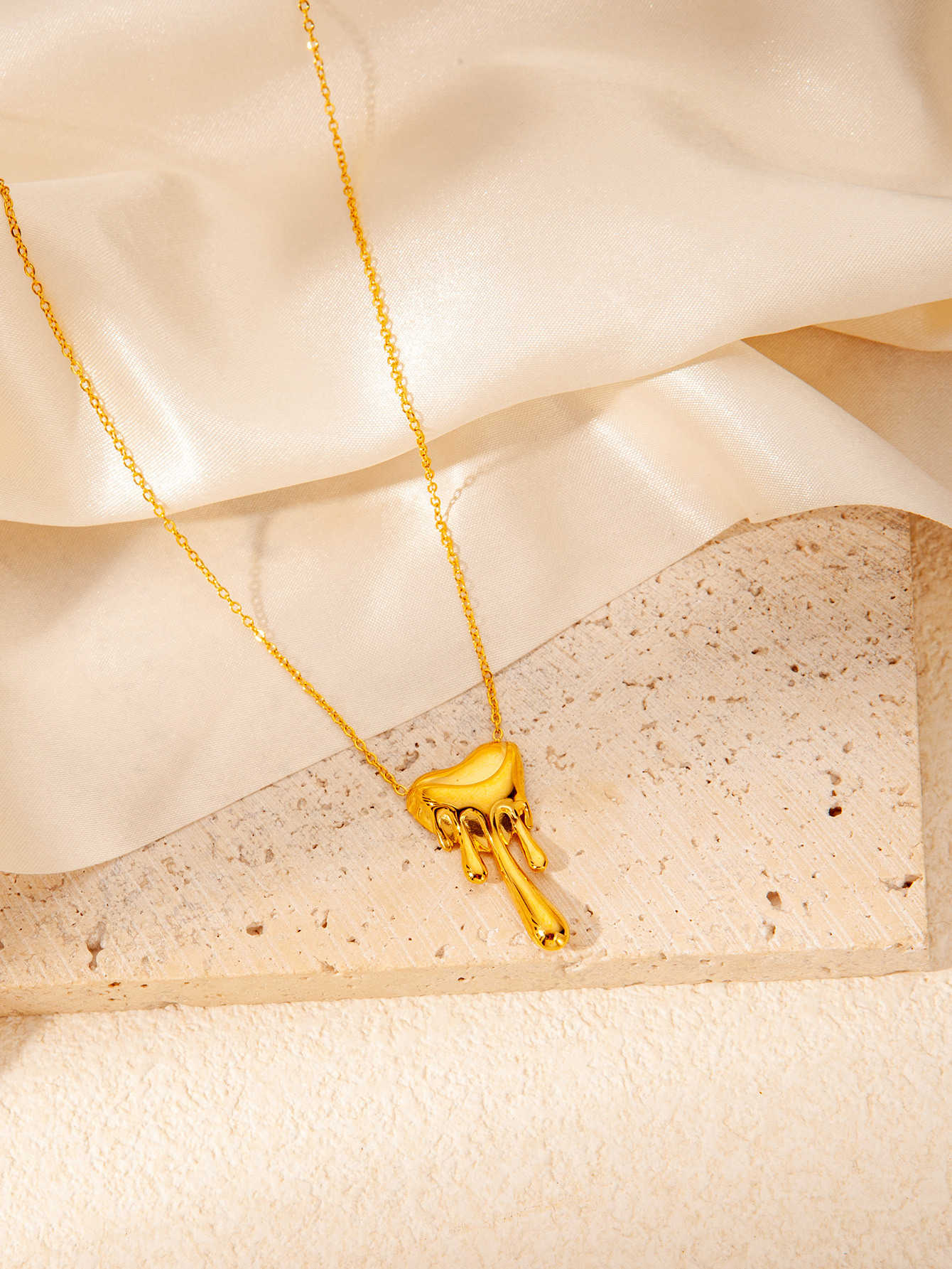 4:Gold melted love necklace