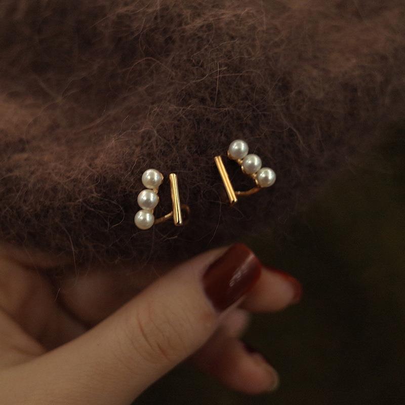 2:Gold Pearl Stud Earrings 0088