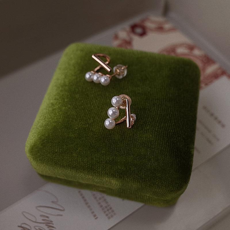 3:Champagne Pearl Stud Earrings 0089