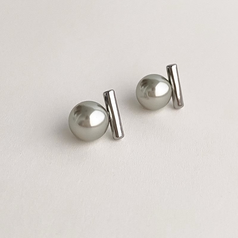 3:Silver gray pearl earrings 0577