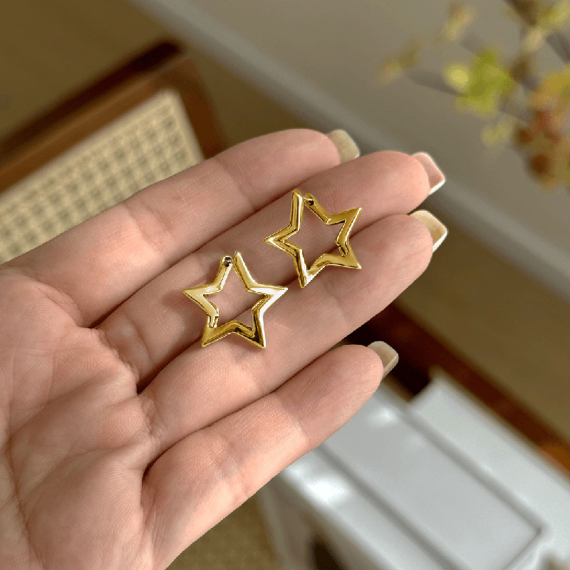 2:Gold star earrings 0246