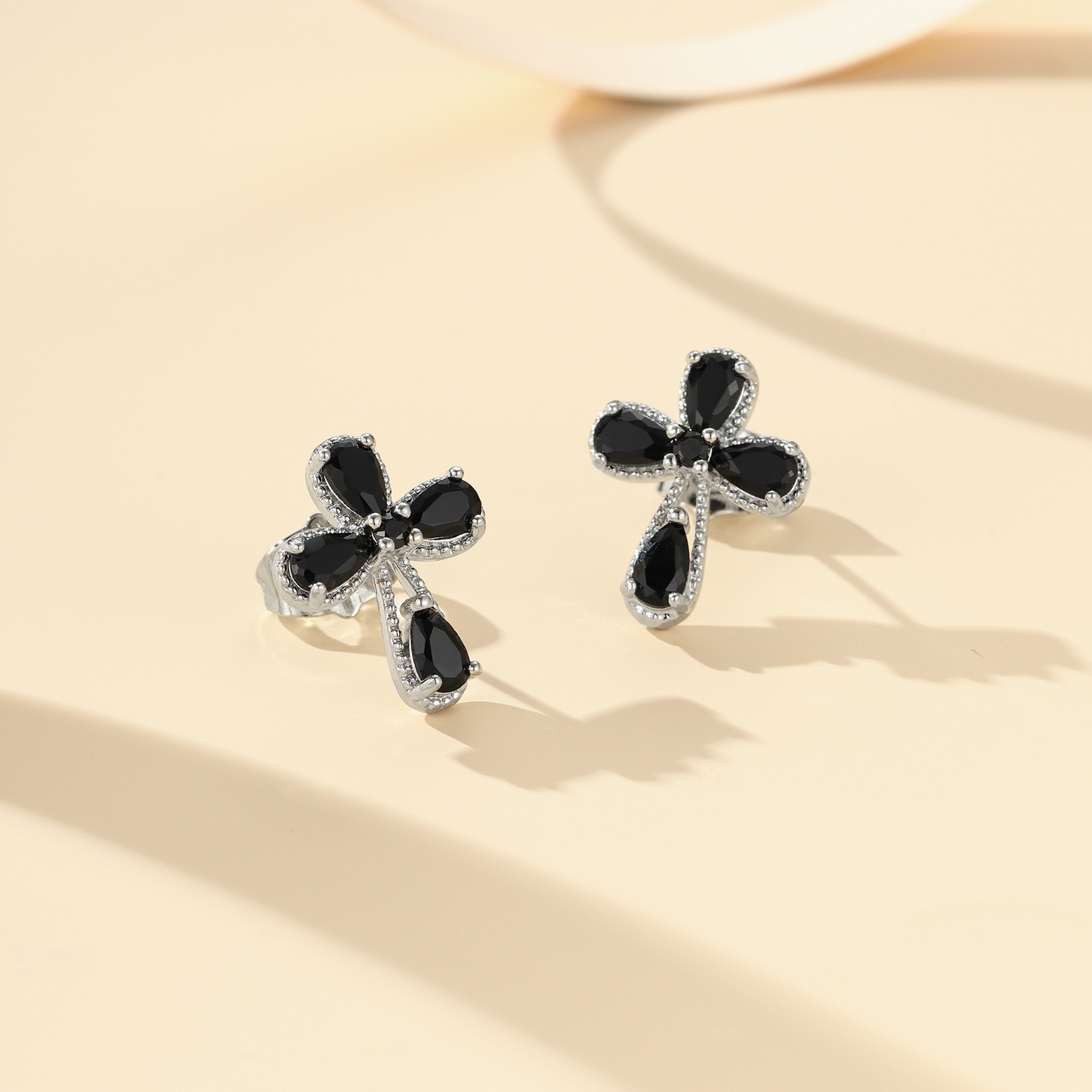 4:EH1062银色黑钻