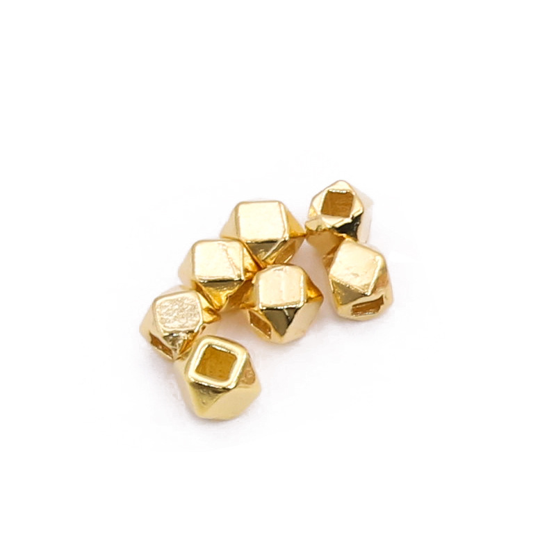 3:Goldfarbe überzogen