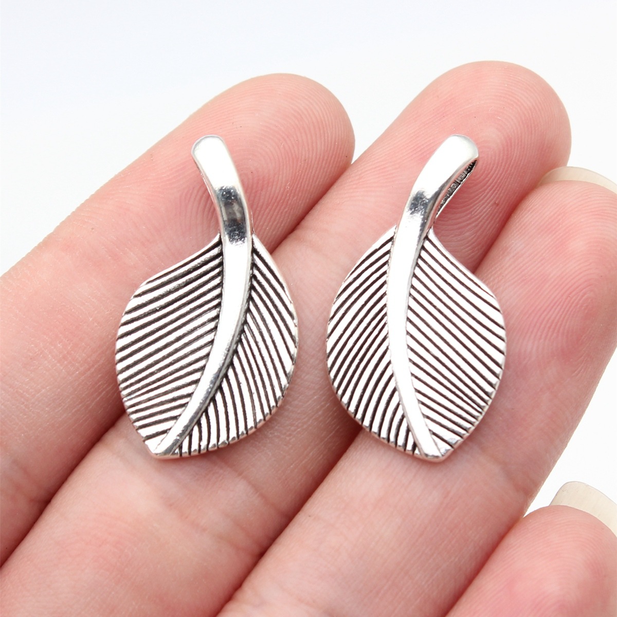 1:staroitné stříbrné barvě