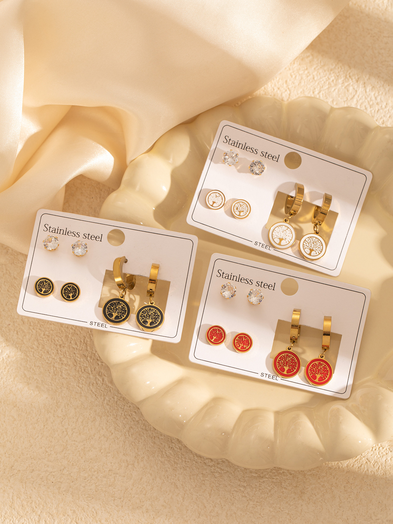 1:一打（黑色4套+白色4套+红色4套）