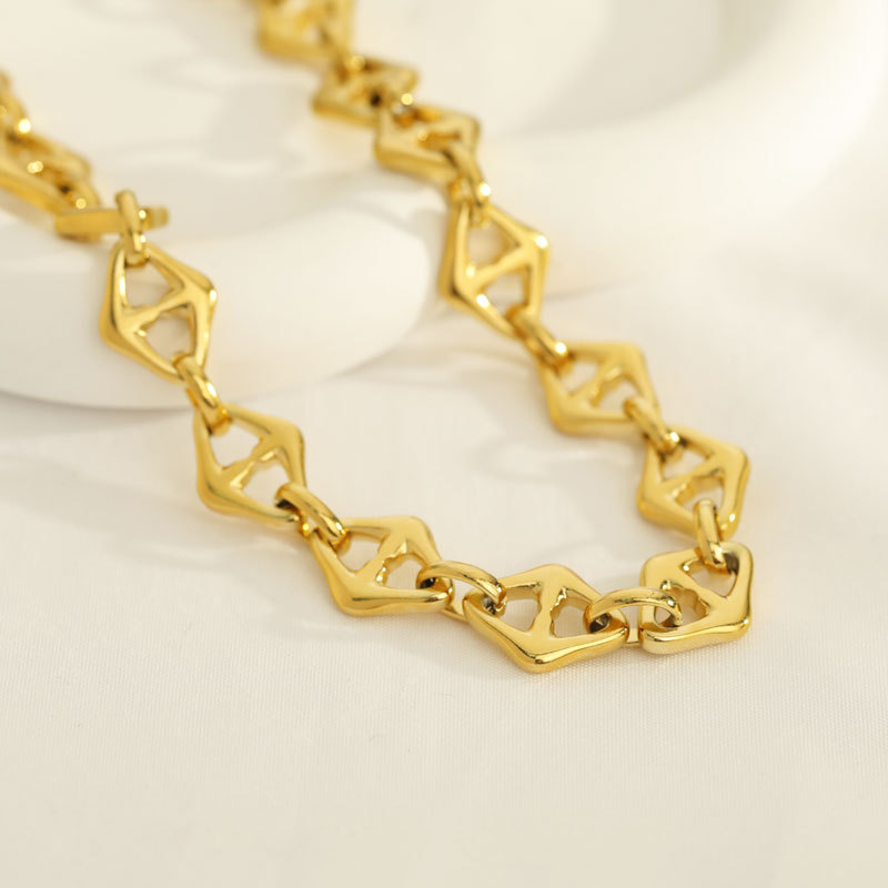 1:Necklace gold