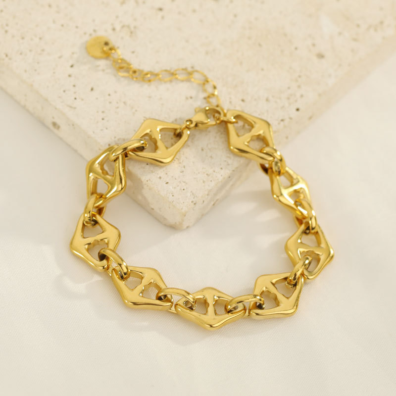 3:Bracelet gold