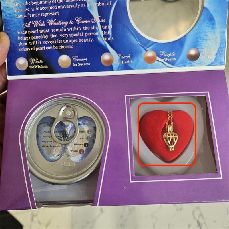 2:Gold pendant + red bracket