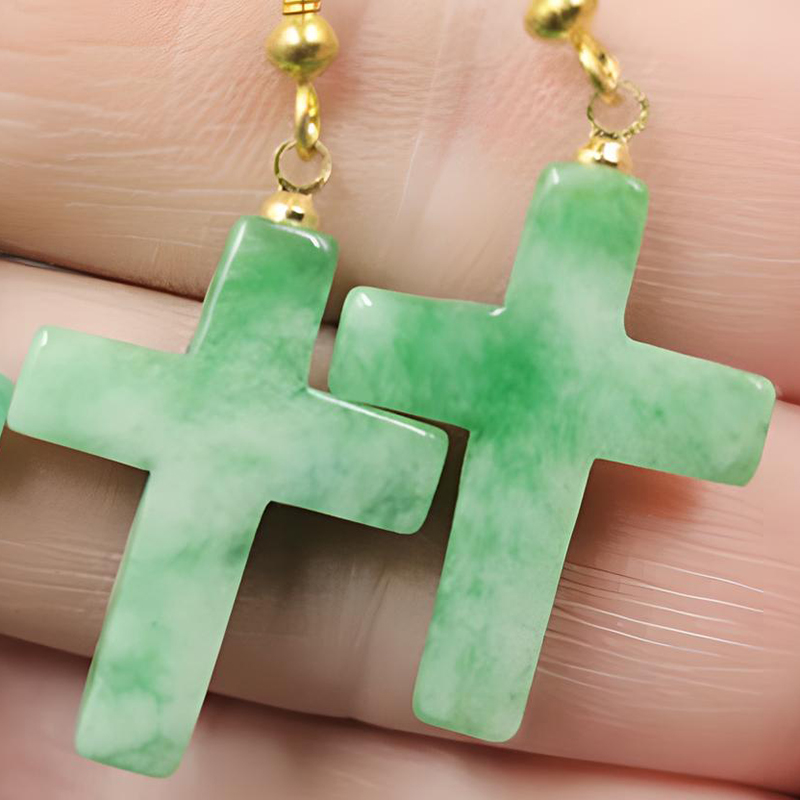 1:Gold Cross pendant about 15 * 23mm