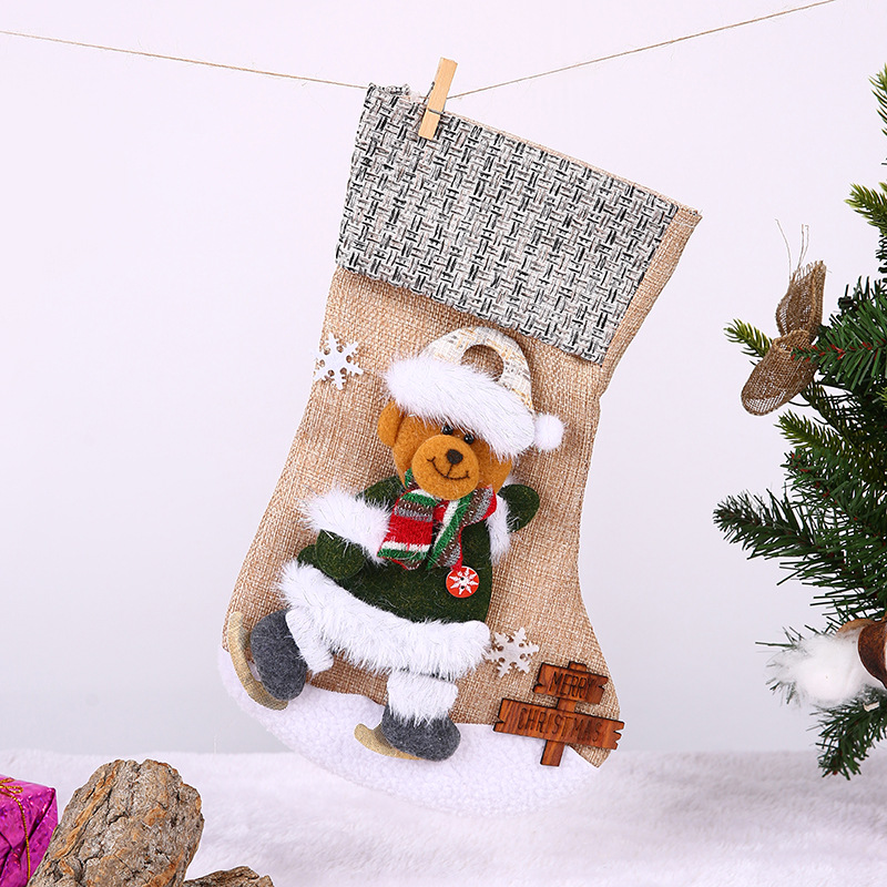 12:Large ski socks bear