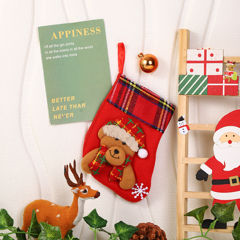 24:E1-2 small plaid socks bear