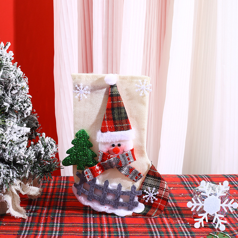 50:E4-2 fence medium sock snowman