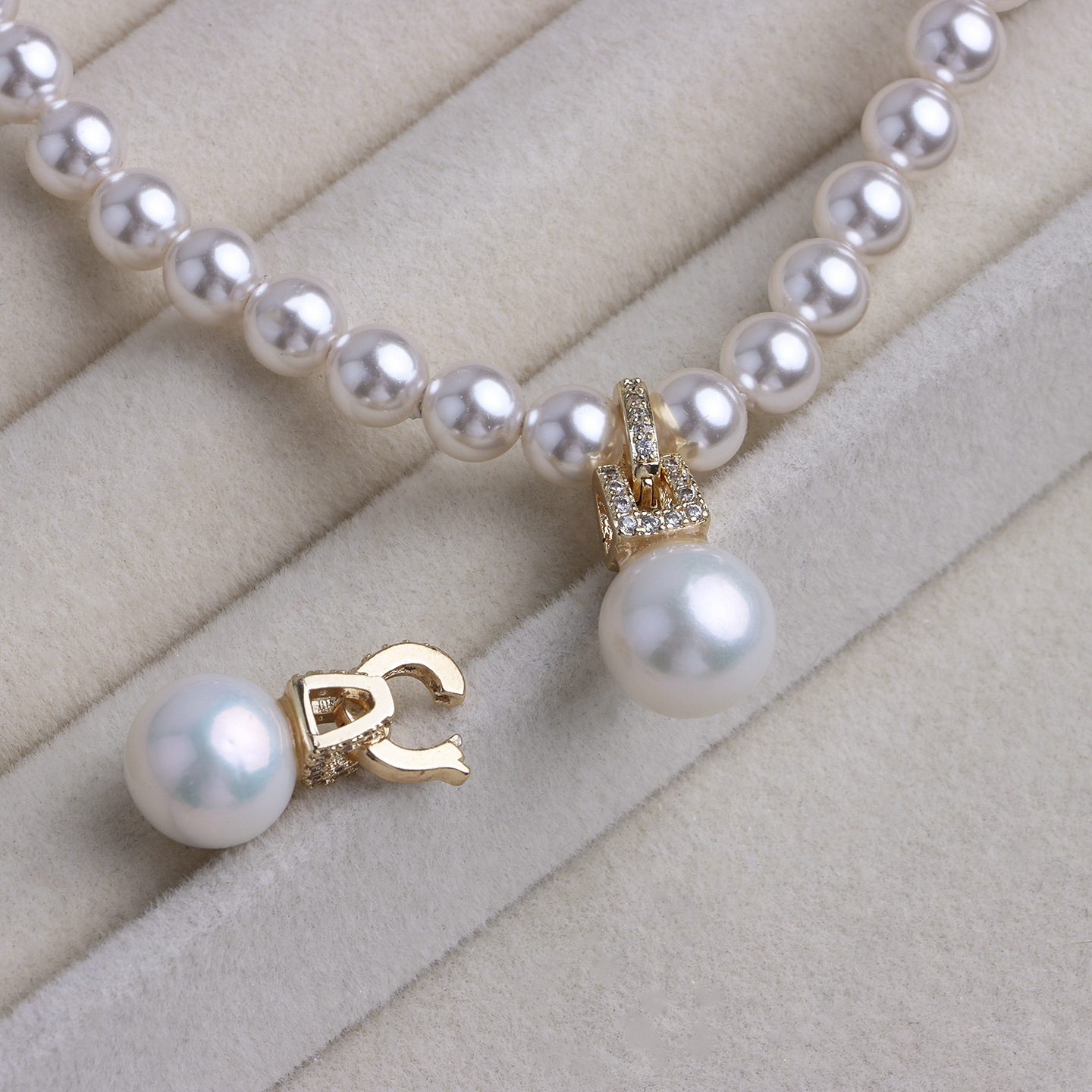 1:Gold single bead pendant 1 piece