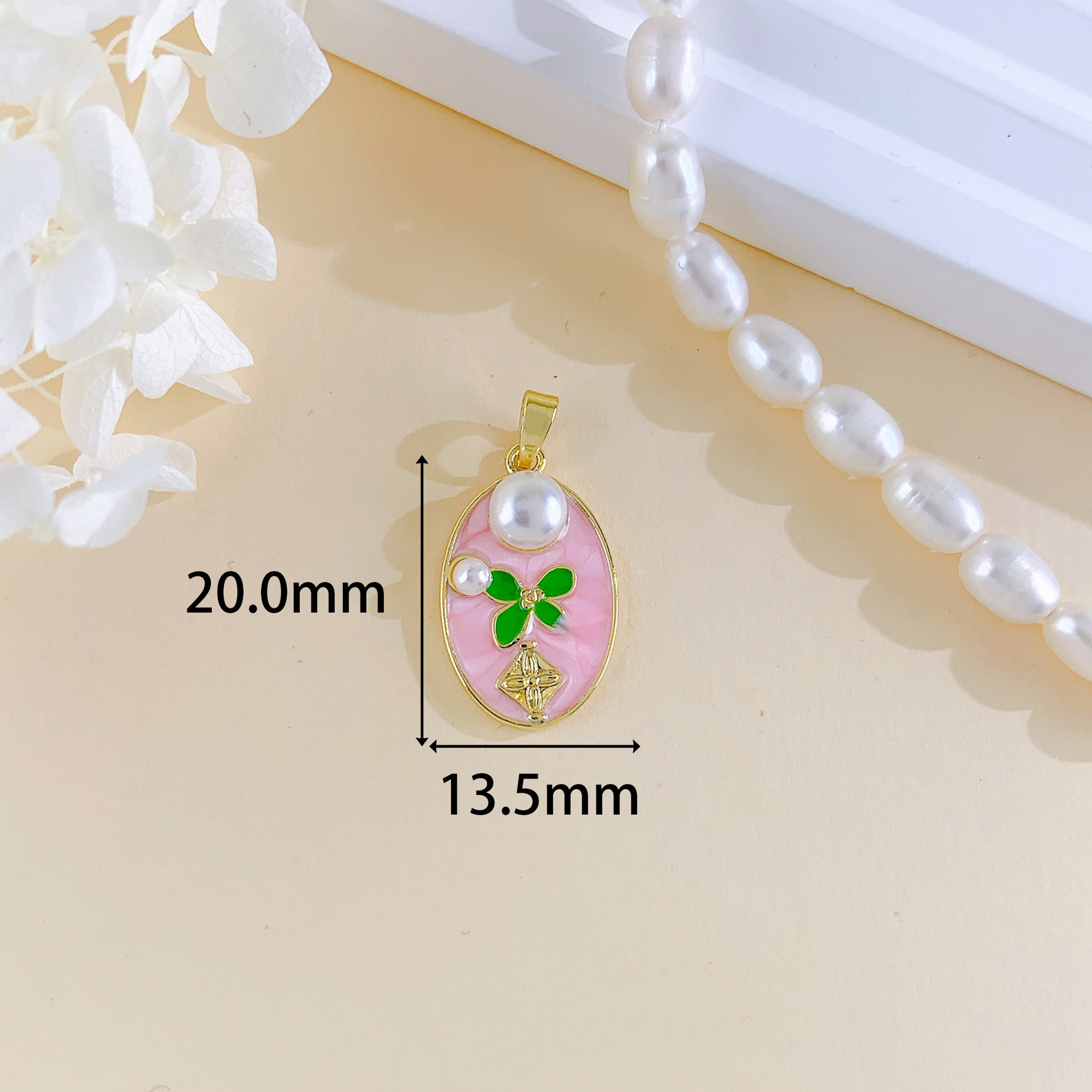 1:Xl3104 four-leaf clover oil painting pendant gold powder
