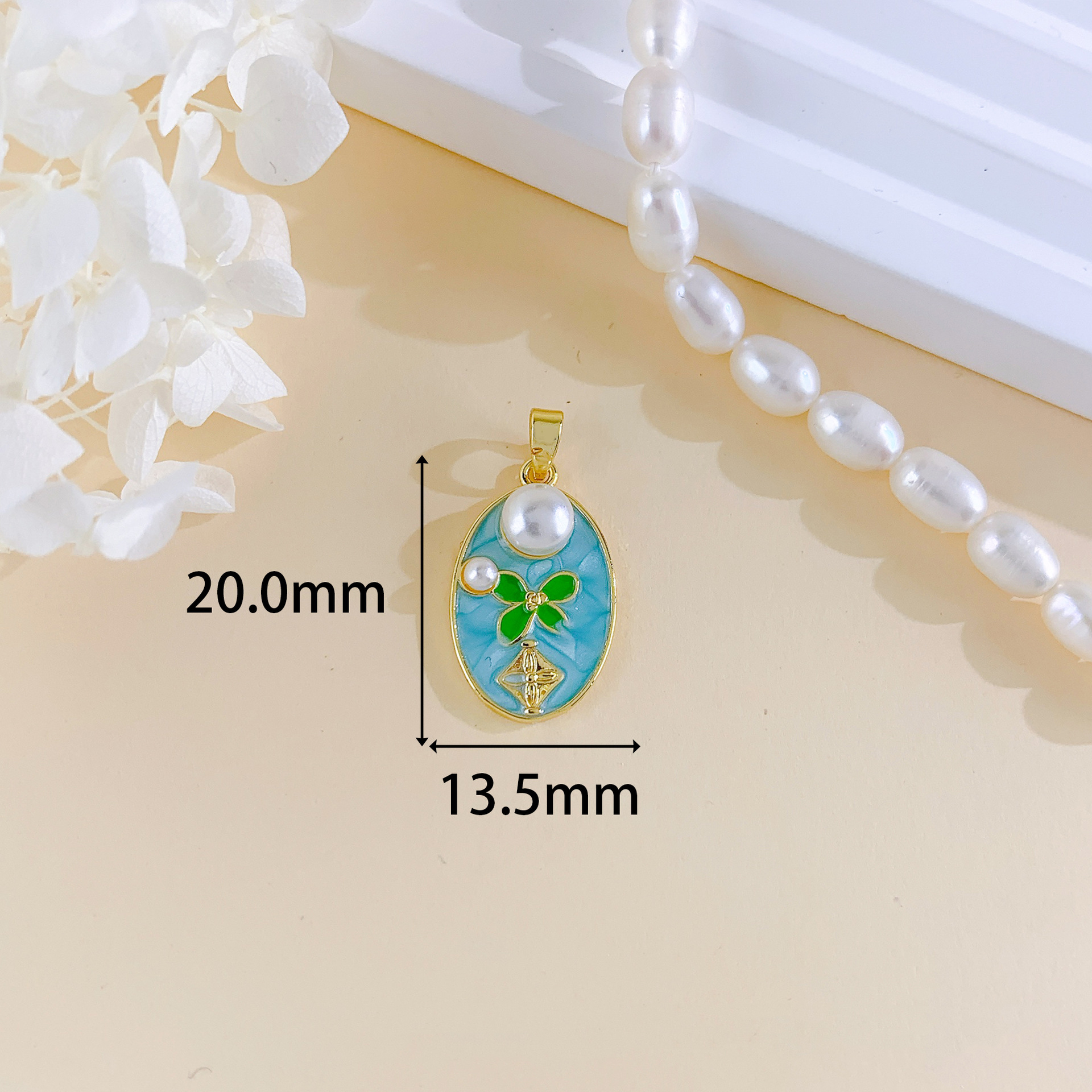 2:Xl3104 four-leaf clover oil painting pendant gold light blue
