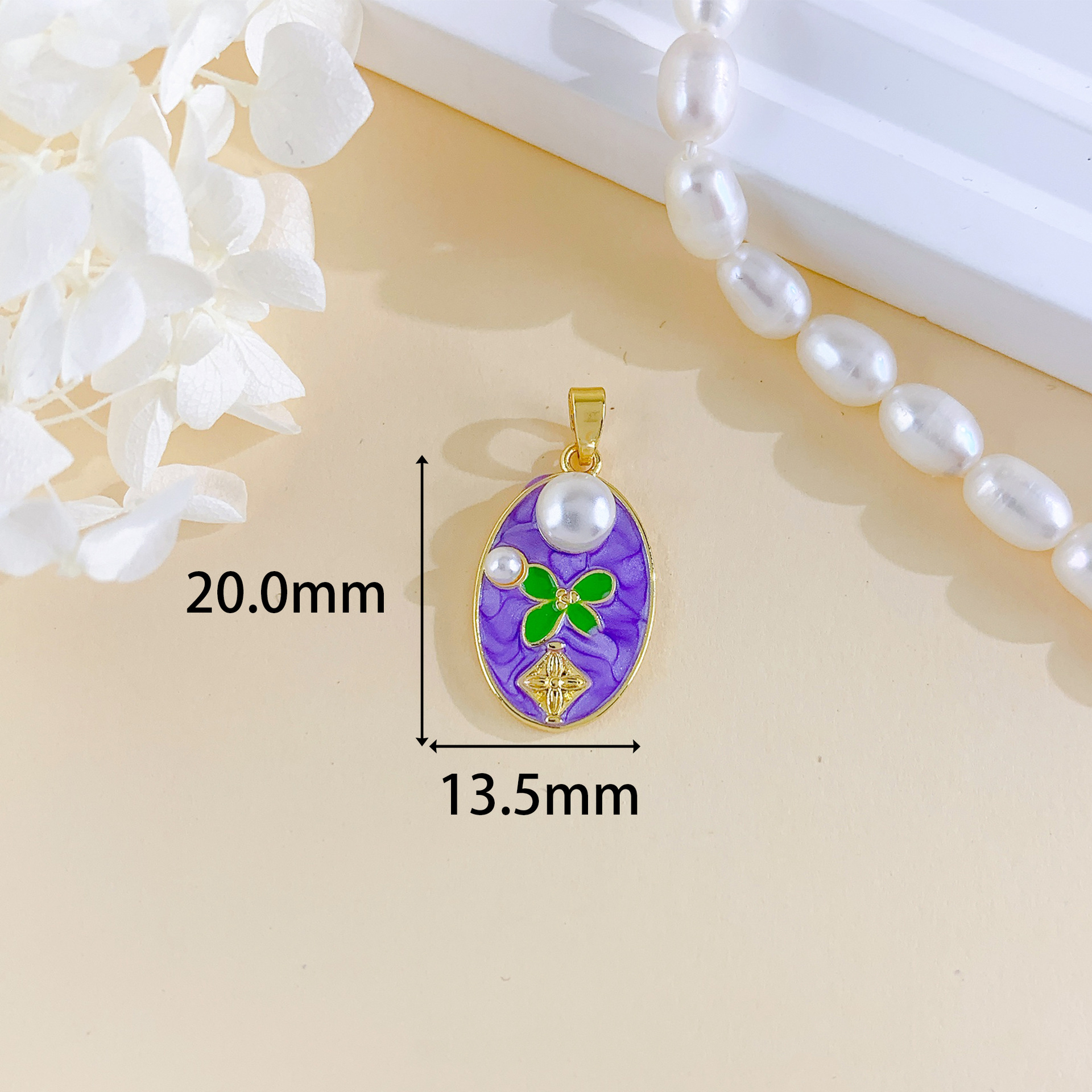 3:Xl3104 four-leaf clover oil painting pendant gold purple