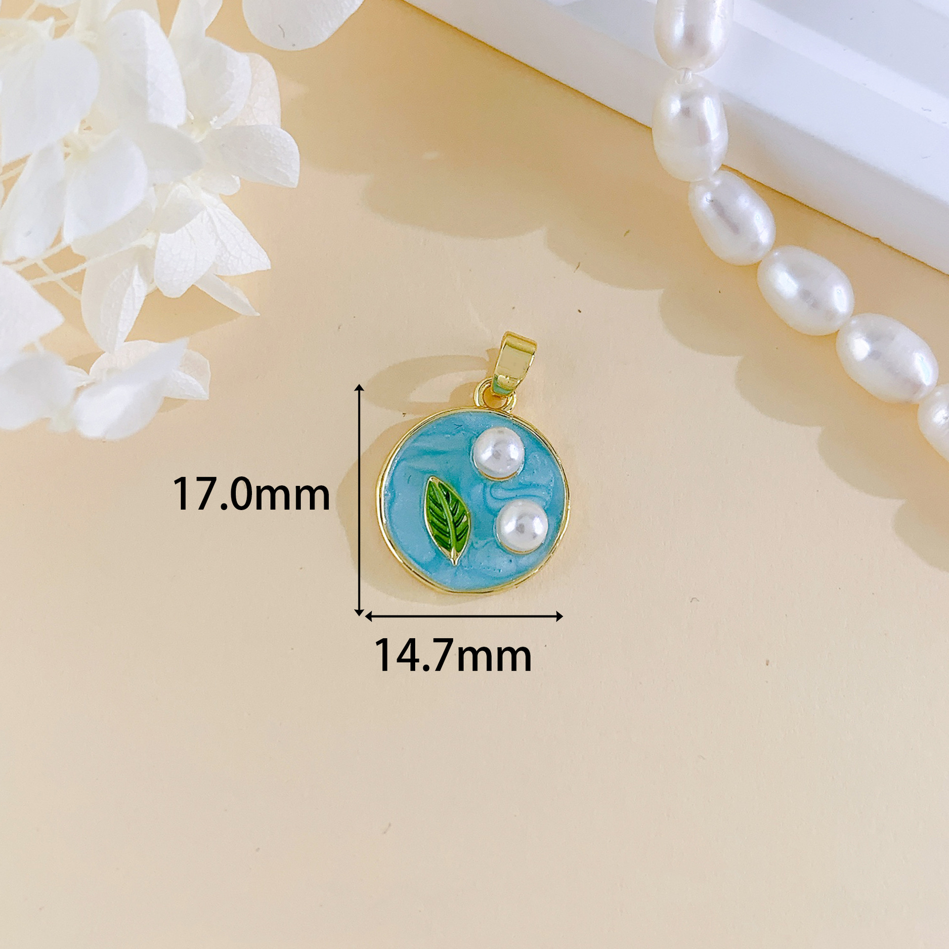 6:Xl4076 round leaf pendant gold light blue