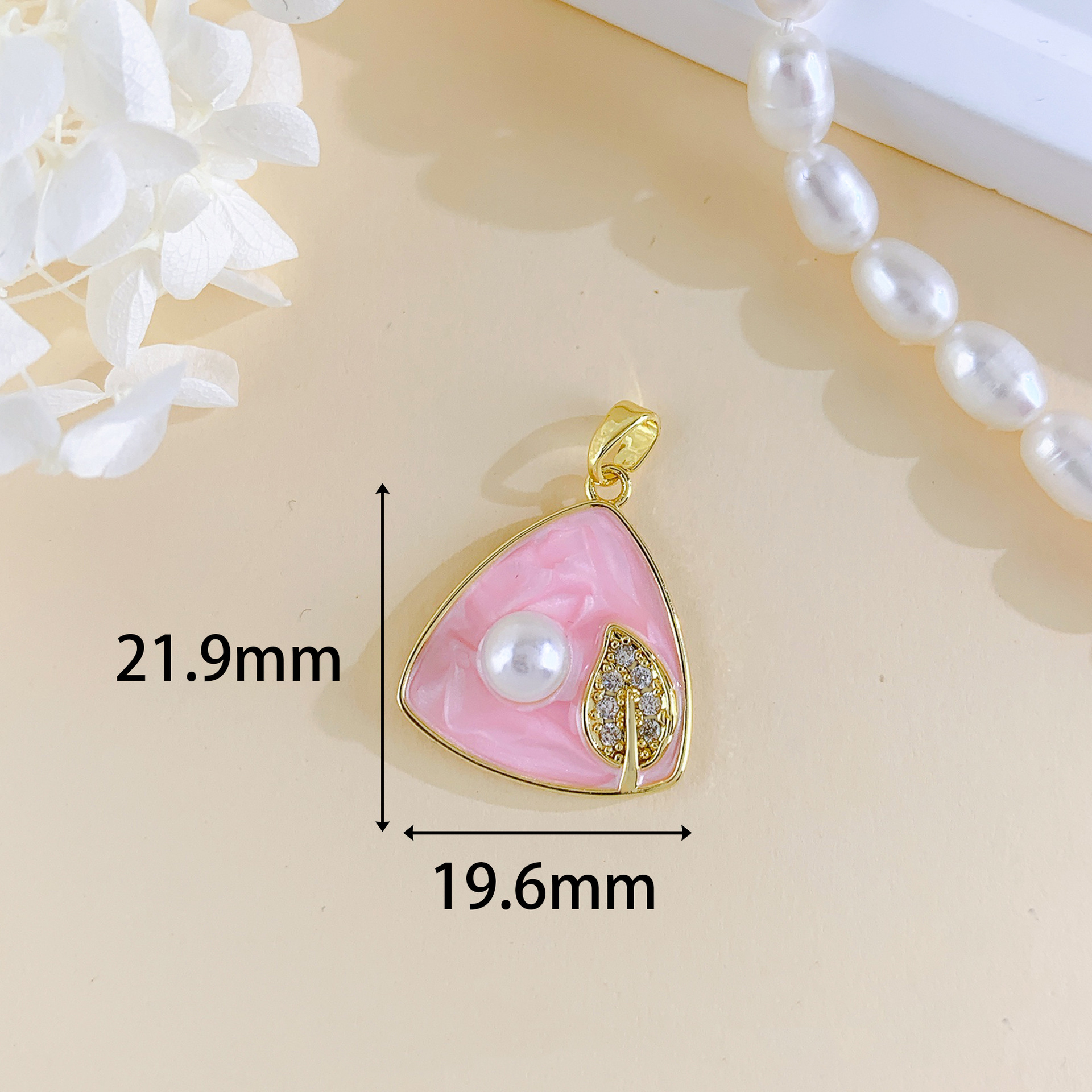 13:Xl4124 triangular leaf pendant gold pink
