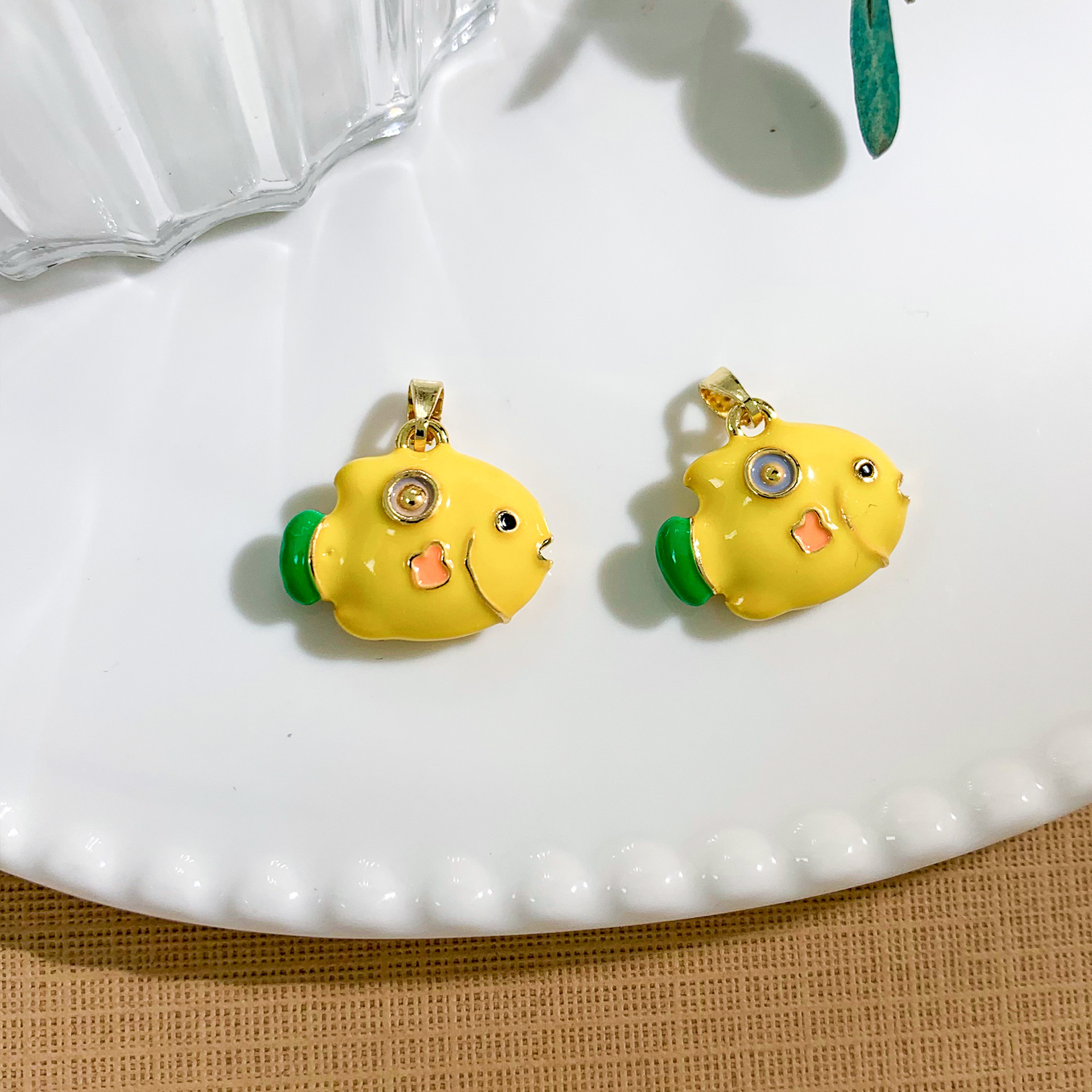 6:Xl4578 cute yellow fish pendant gold