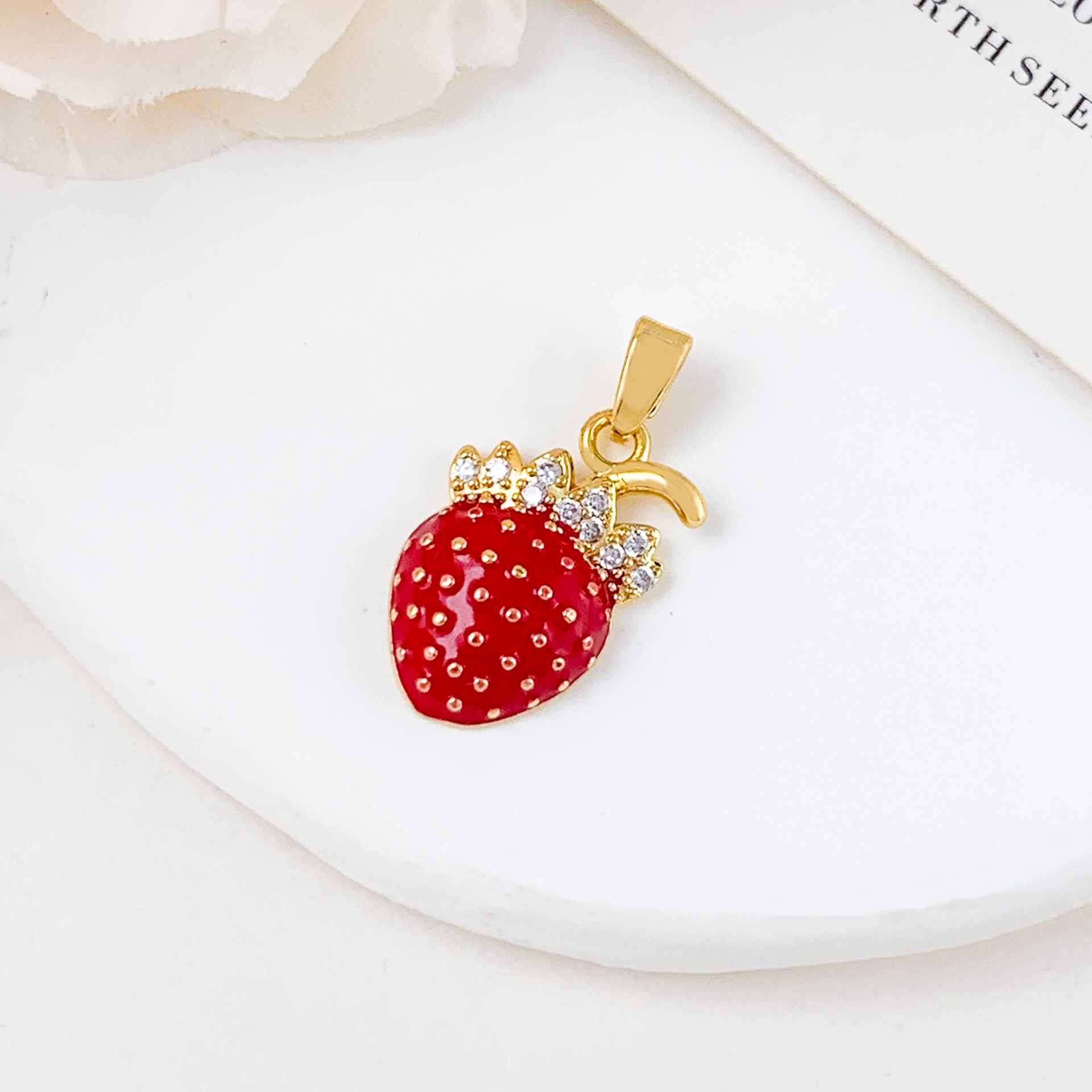 1:Xl662 strawberry pendant gold