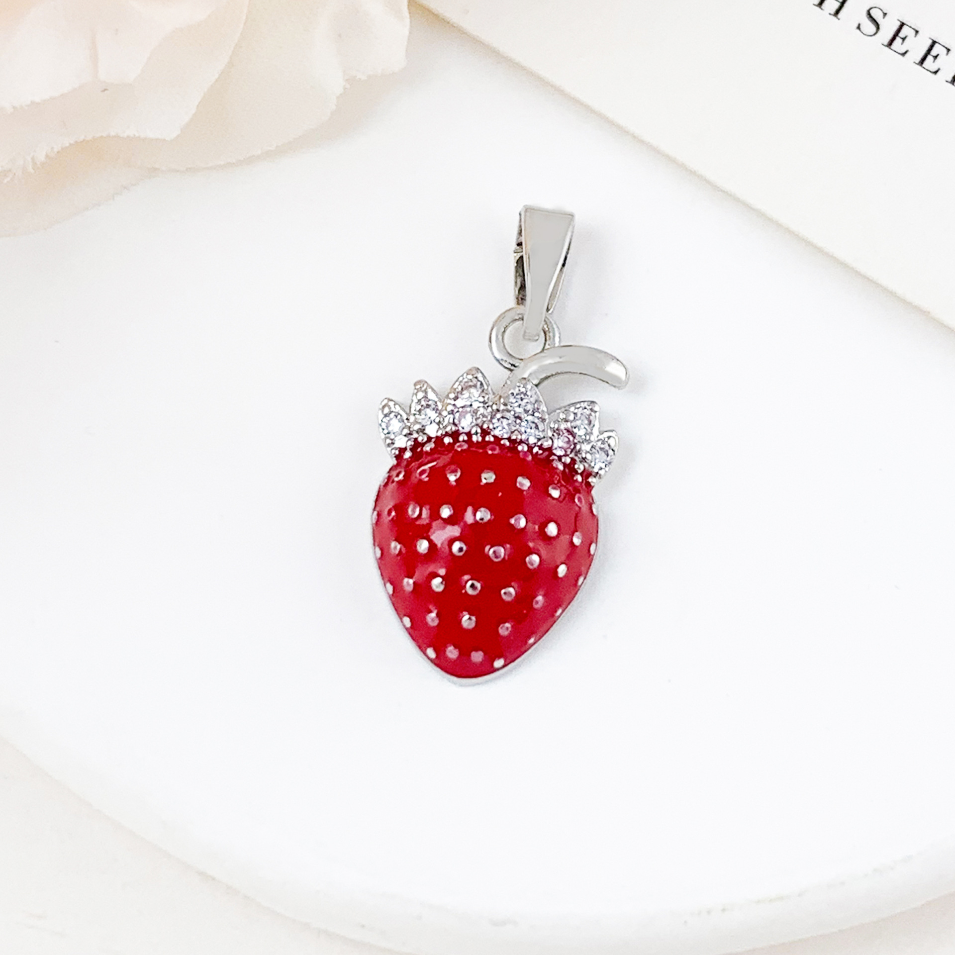 2:Xl662 strawberry pendant silver