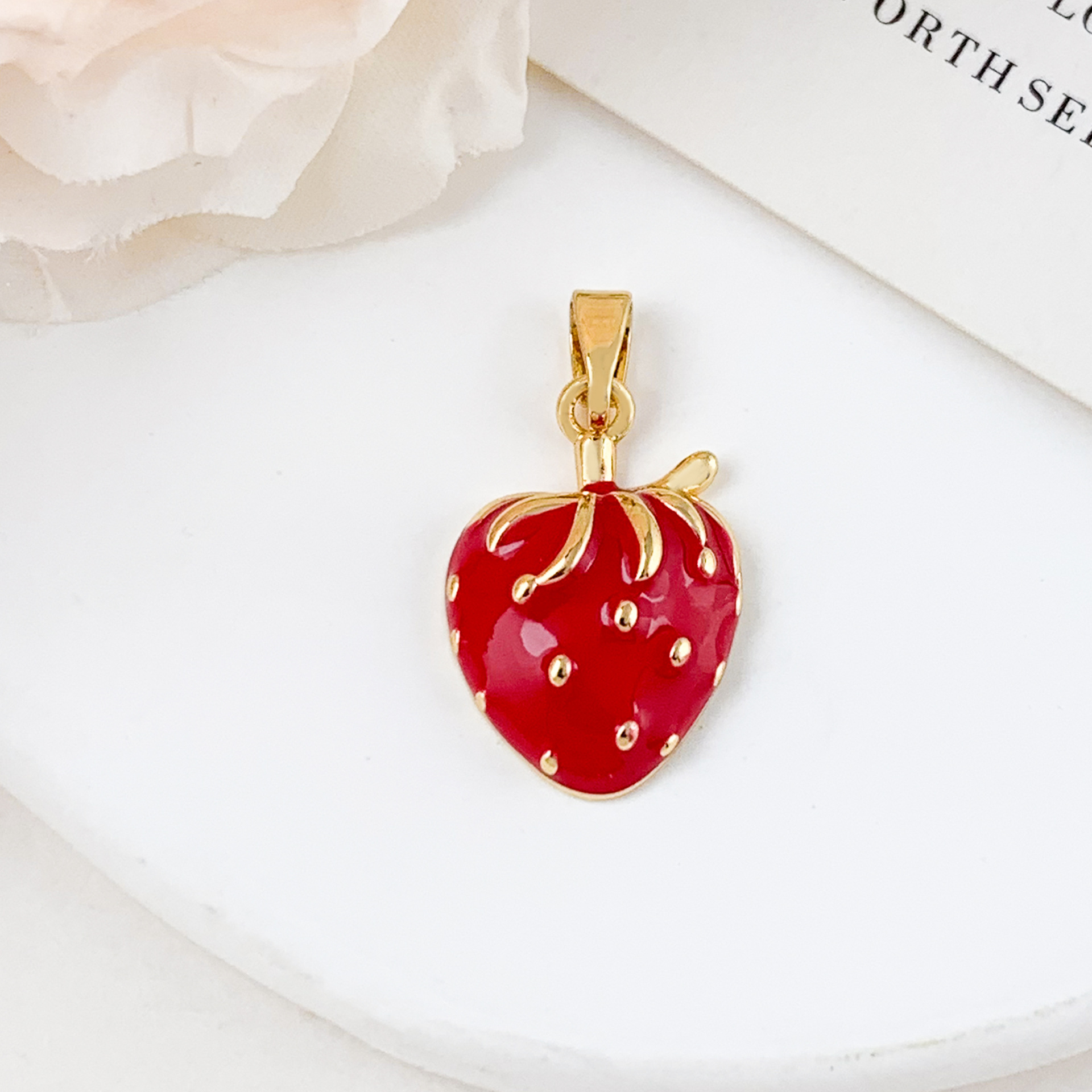 5:Xl3262 round strawberry pendant gold