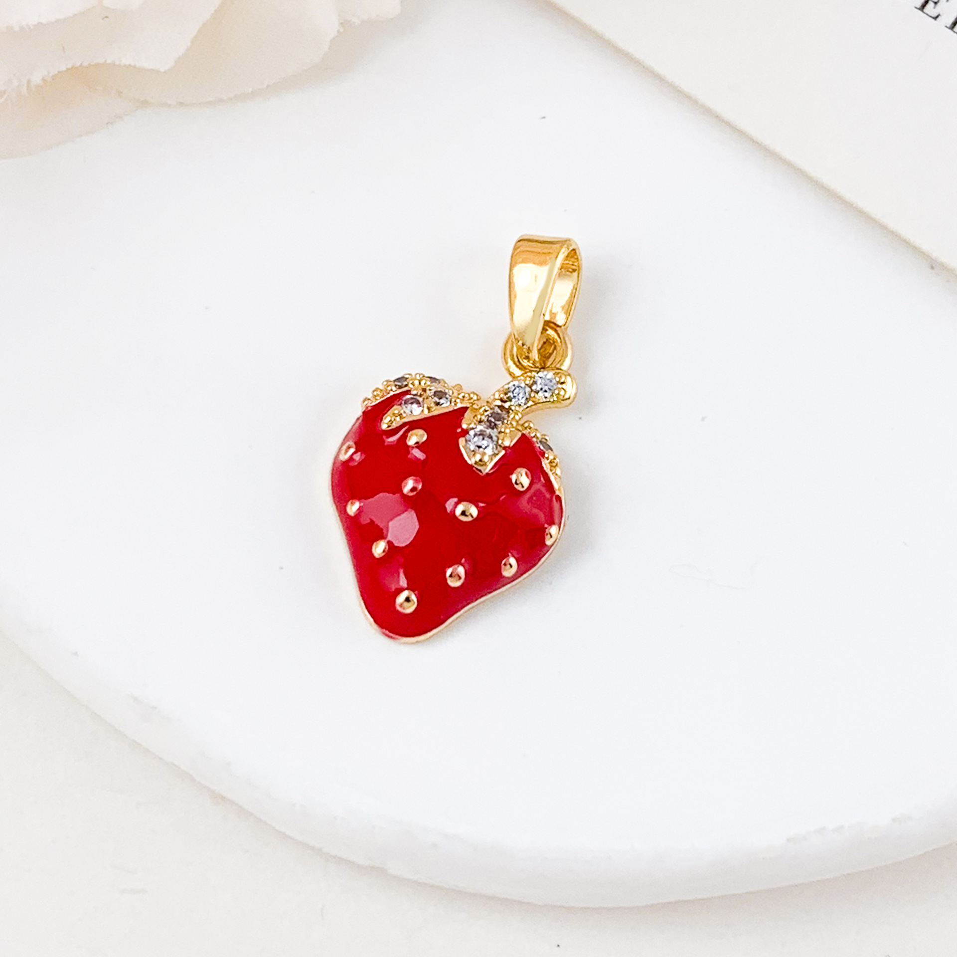 9:Xl3392 strawberry pendant gold