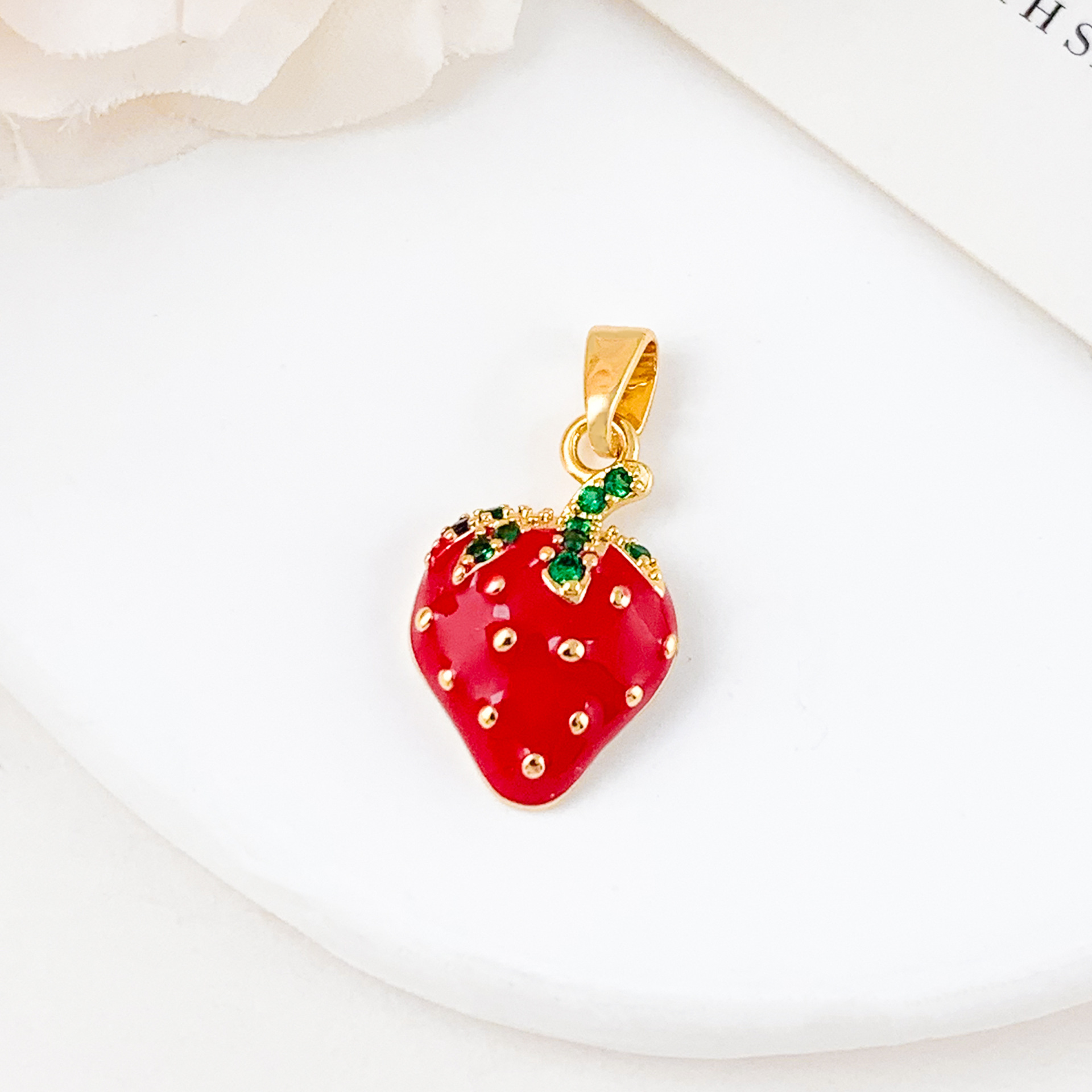10:Xl3392 green leaf strawberry pendant gold